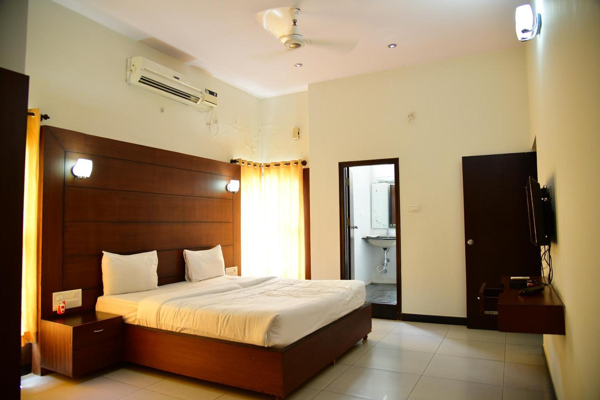 Nijaguna Resorts Chāmrājnagar Bagian luar foto