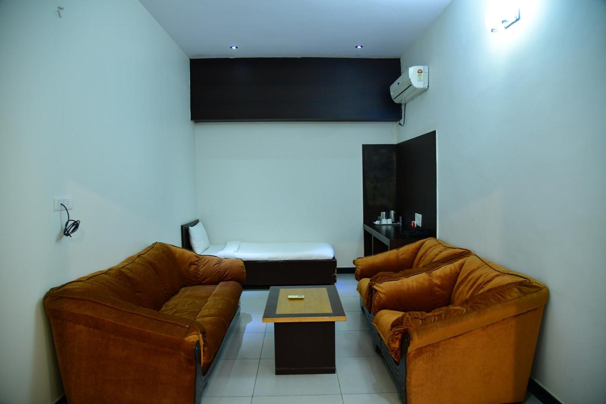 Nijaguna Resorts Chāmrājnagar Bagian luar foto