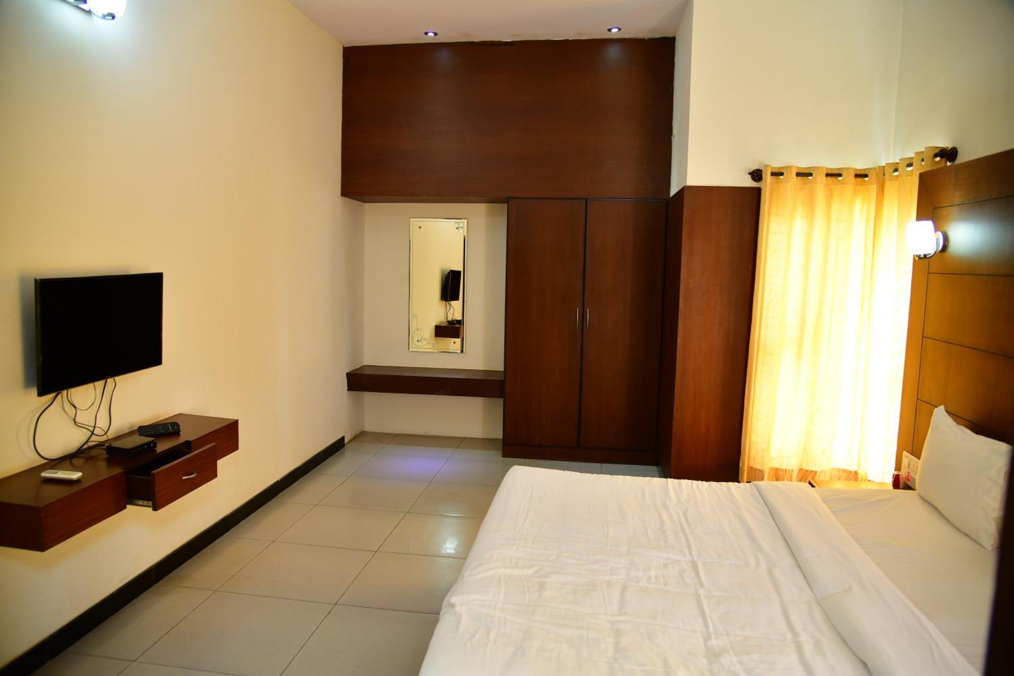 Nijaguna Resorts Chāmrājnagar Bagian luar foto
