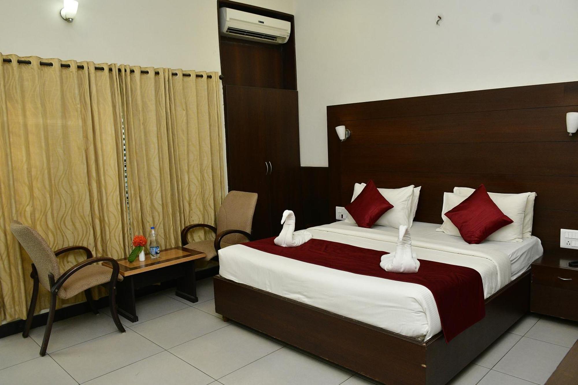 Nijaguna Resorts Chāmrājnagar Bagian luar foto